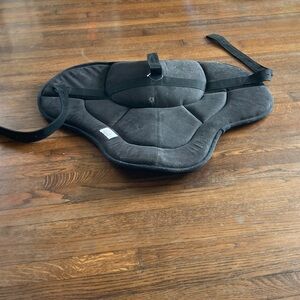 Black Saddle Pad with Straps
